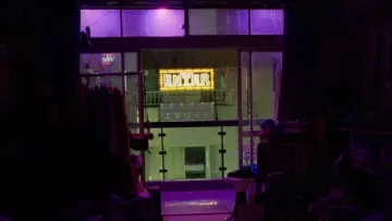 Zasłona do filmu "Wkraczając w pustkę" #932349