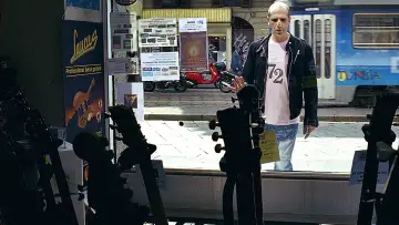Zasłona do filmu "Cado dalle nubi" #268390