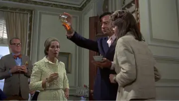Zasłona do filmu "Bogata, wolna, samotna" #1617833