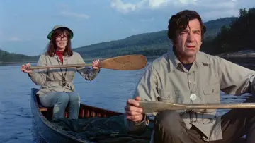Zasłona do filmu "Bogata, wolna, samotna" #1617847