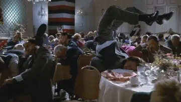 Zasłona do filmu "Naga broń 2 1/2: Kto obroni prezydenta?" #658610