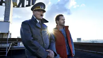 Zasłona do filmu "On wrócił" #726043