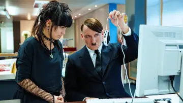 Zasłona do filmu "On wrócił" #726045