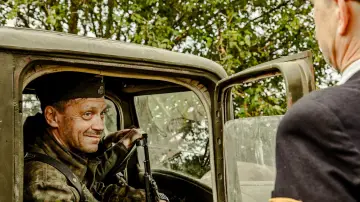 Zasłona do filmu "1944" #493846