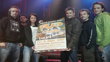 Zasłona do filmu "Pur & Friends: Live auf Schalke 2007" #1157216