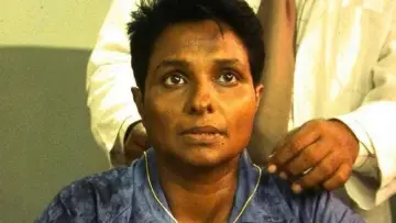 Zasłona do filmu "තනි තටුවෙන් පියාඹන්න" #1811092