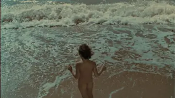 Zasłona do filmu "Входящая В Море" #1174739