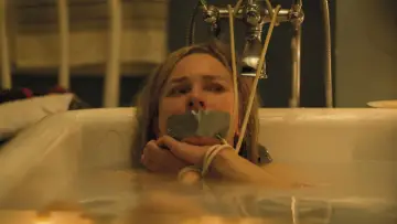 Zasłona do filmu "Osaczona" #359839