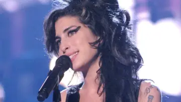 Zasłona do filmu "Amy" #392283