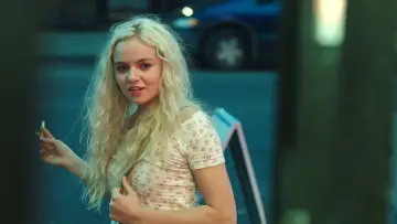 Zasłona do filmu "Biała dziewczyna" #392720