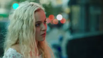 Zasłona do filmu "Biała dziewczyna" #392728