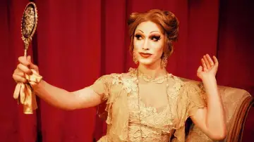 Zasłona do filmu "Drag Becomes Him" #1146942