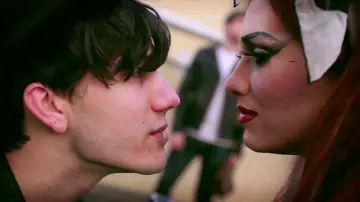 Zasłona do filmu "Drag Becomes Him" #1146946