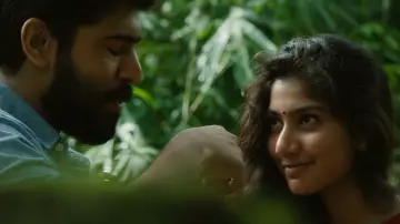Zasłona do filmu "പ്രേമം" #689512