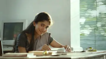 Zasłona do filmu "പ്രേമം" #689518