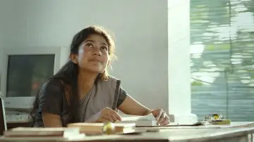 Zasłona do filmu "പ്രേമം" #689519