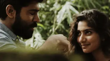 Zasłona do filmu "പ്രേമം" #689558