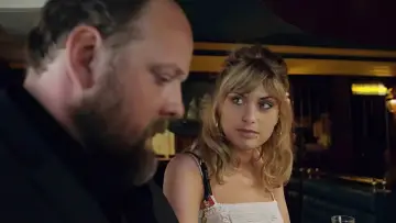 Zasłona do filmu "Zbyt blisko słońca" #871294