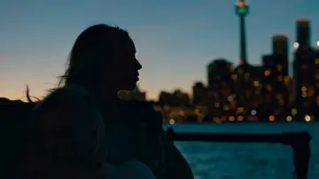 Zasłona do filmu "Poniżej jej ust" #772067