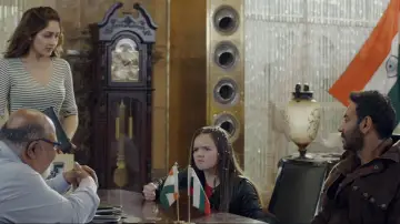 Zasłona do filmu "Shivaay" #449957