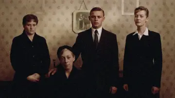 Zasłona do filmu "Dalekie głosy, spokojne życie" #421566