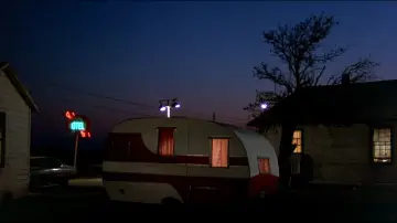 Zasłona do filmu "Pod czułą kontrolą" #1087664