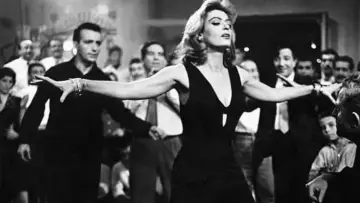 Zasłona do filmu "Ποτέ την Κυριακή" #1118383