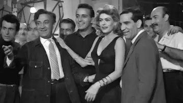 Zasłona do filmu "Ποτέ την Κυριακή" #483890