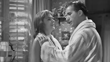 Zasłona do filmu "Ποτέ την Κυριακή" #483903