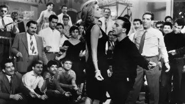 Zasłona do filmu "Ποτέ την Κυριακή" #483906