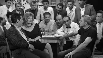 Zasłona do filmu "Ποτέ την Κυριακή" #483911