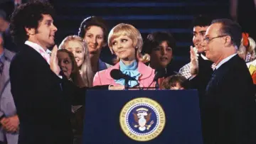 Zasłona do filmu "The Brady Bunch in the White House" #1062066