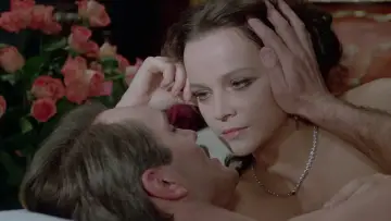 Zasłona do filmu "Divina creatura" #1133552