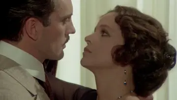 Zasłona do filmu "Divina creatura" #1133553
