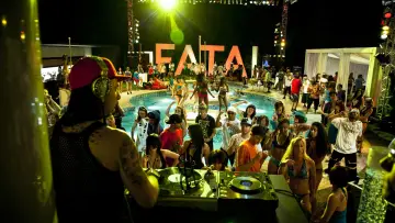 Zasłona do filmu "Fatal" #311203