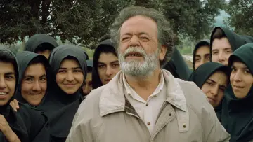 Zasłona do filmu "زیر درختان زیتون" #457602