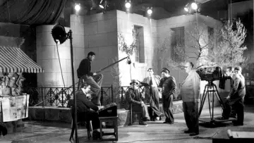 Zasłona do filmu "Η Κάλπικη Λίρα" #1166434