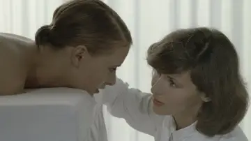 Zasłona do filmu "Emmanuelle 4" #893454