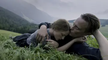 Zasłona do filmu "Ukryte życie" #237879