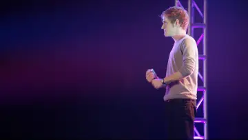 Zasłona do filmu "Bo Burnham: Make Happy" #1746308