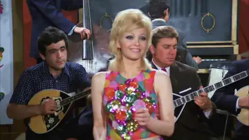 Zasłona do filmu "Τι 30... Τι 40... Τι 50..." #1157773