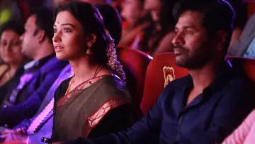 Zasłona do filmu "தேவி" #349298