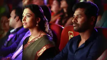 Zasłona do filmu "தேவி" #349299