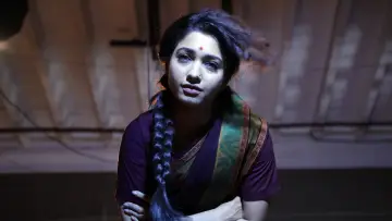 Zasłona do filmu "தேவி" #349309