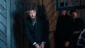 Zasłona do filmu "Profesor i szaleniec" #235743