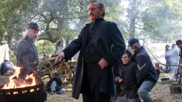 Zasłona do filmu "Profesor i szaleniec" #235750