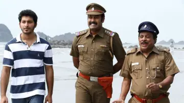 Zasłona do filmu "மீண்டும் ஒரு காதல் கதை" #1148302