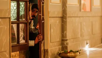 Zasłona do filmu "Hotel Mumbaj" #208241