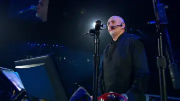 Zasłona do filmu "Peter Gabriel: Growing Up - Live & Unwrapped" #1571101