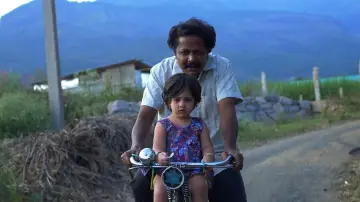 Zasłona do filmu "அருவி" #1157263